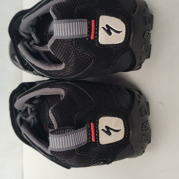 Specialized MTB Shoes with Rugged Design - Picture 3 of 8